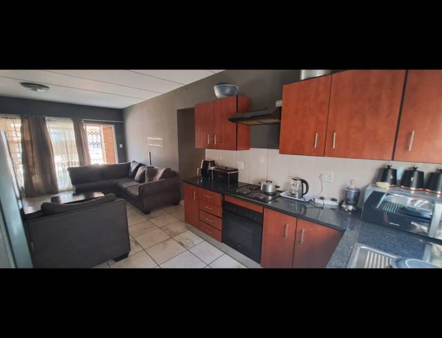 3 BEDROOM APARTMENT FOR SALE IN WATERVAL EAST